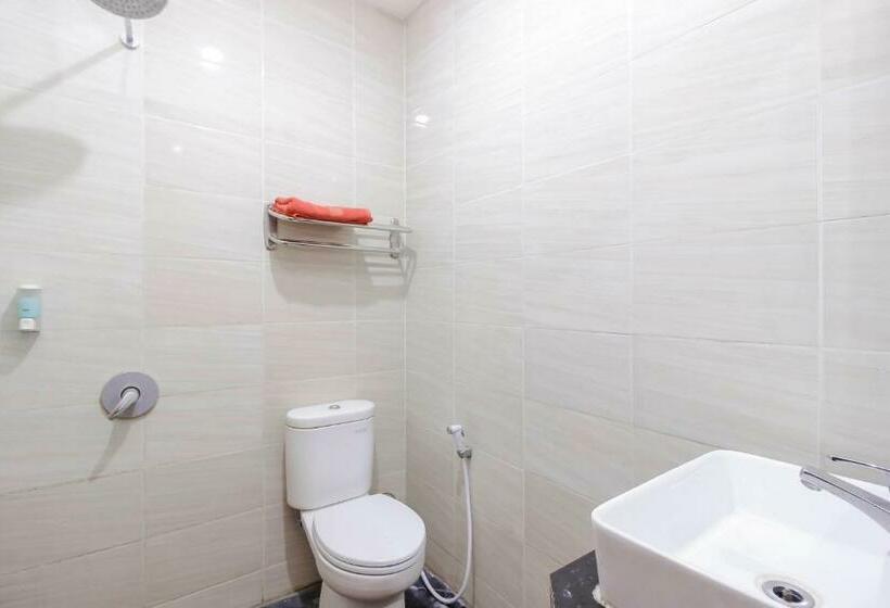 이코노미 룸, Reddoorz At La Mega Near Pasar Pagi Cirebon