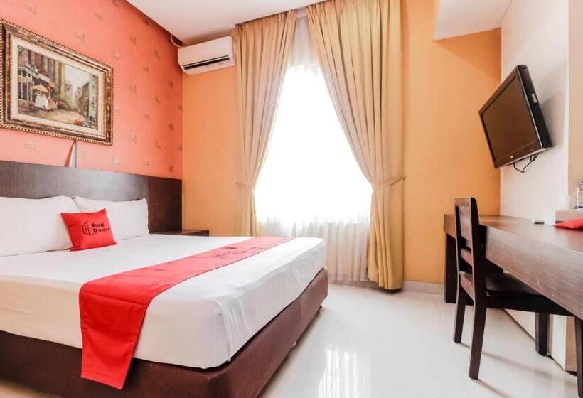 디럭스 룸, Reddoorz At La Mega Near Pasar Pagi Cirebon