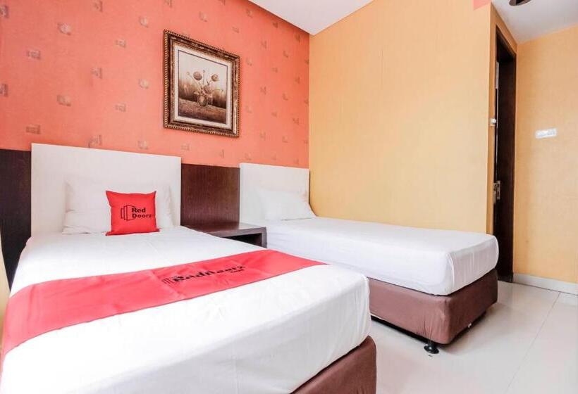 디럭스 룸, Reddoorz At La Mega Near Pasar Pagi Cirebon