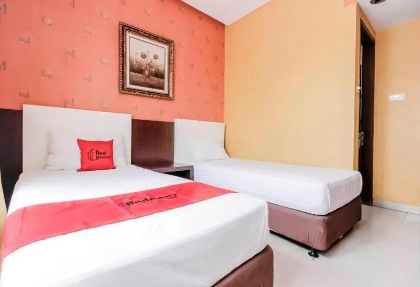 デラックスルーム, Reddoorz At La Mega Near Pasar Pagi Cirebon