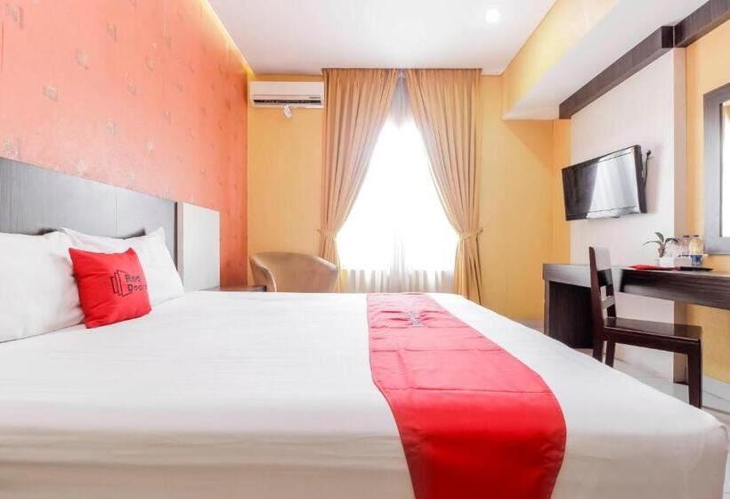 디럭스 룸, Reddoorz At La Mega Near Pasar Pagi Cirebon