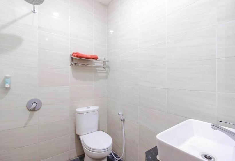 디럭스 룸, Reddoorz At La Mega Near Pasar Pagi Cirebon