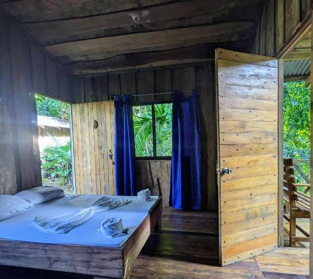 Quarto Triplo Estandar, Citronela Lodge Corcovado