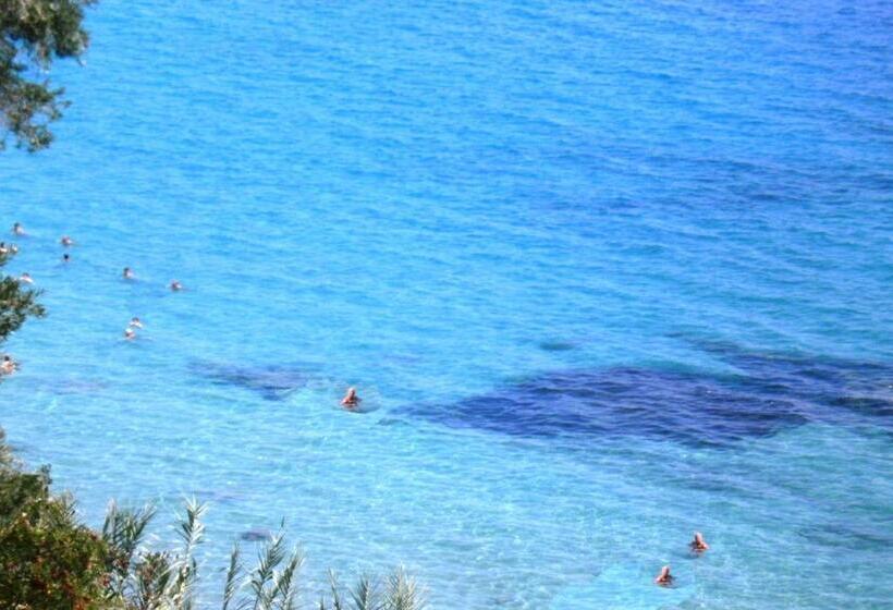 غرفة قياسية ثلاثية, Perama