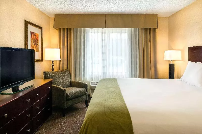 身障者適用キングサイズベッドルーム, Holiday Inn Express & Suites Sandy   South Salt Lake City, An Ihg