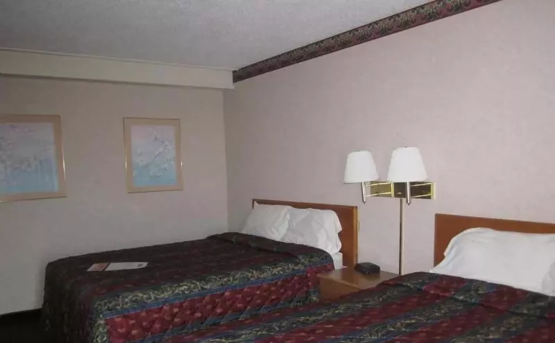 プールビュースタンダードルーム, Howard Johnson By Wyndham Benton Harbor/st. Joseph