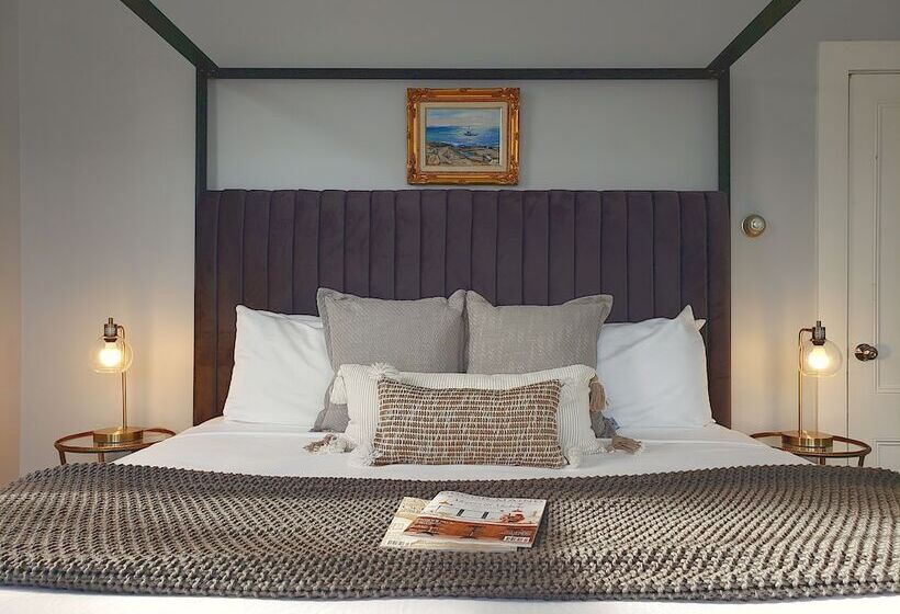 스위트 킹사이즈 침대, Little Fig