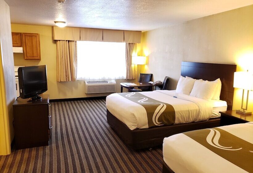２ダブルベッドのスタンダードルーム, Quality Inn & Suites Vancouver   Hazel Dell