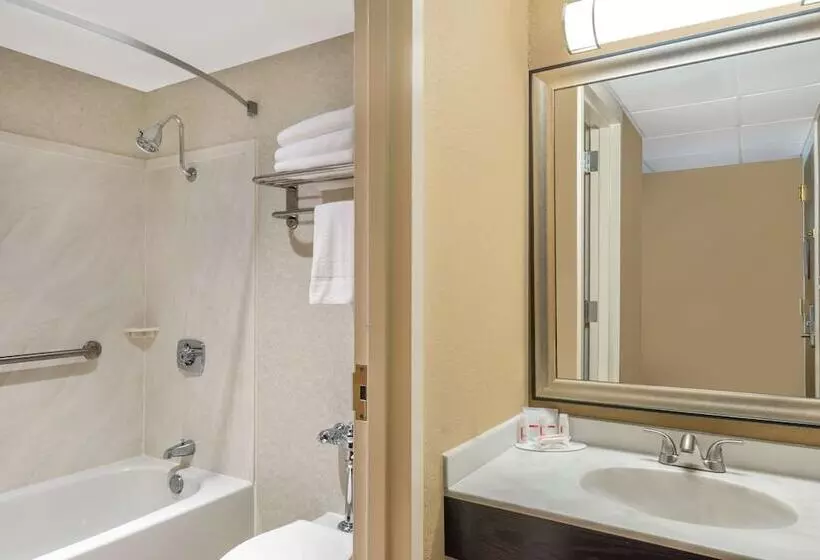 ２ベッドスイートルーム, Ramada By Wyndham Paintsville Hotel & Conference Center