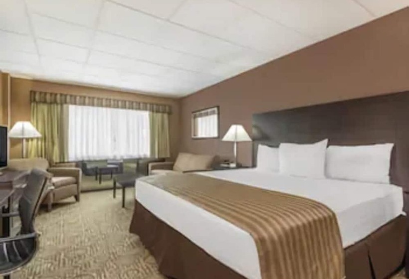 Люкс 2 Спальни, Ramada By Wyndham Paintsville Hotel & Conference Center