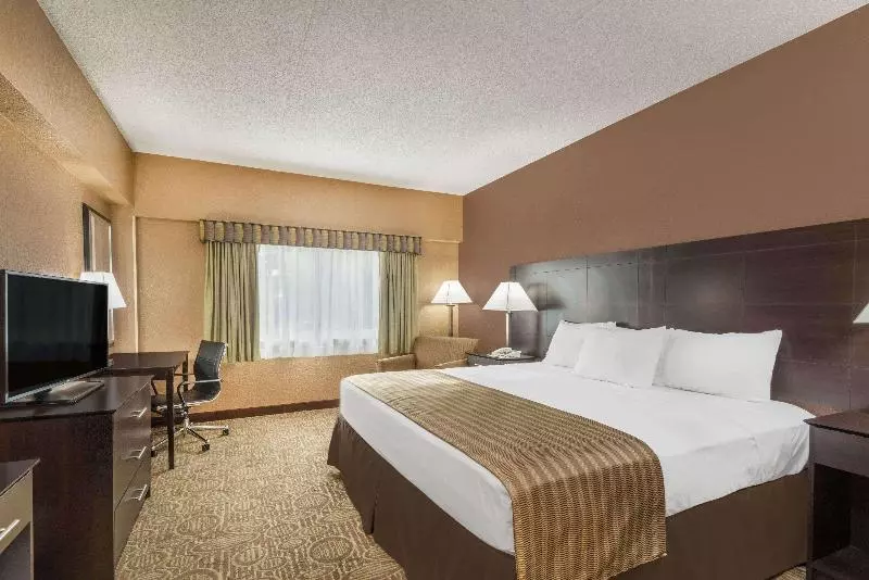 キングサイズベッドのスタンダードルーム, Ramada By Wyndham Paintsville Hotel & Conference Center