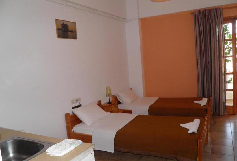 شقة غرفة واحدة, Galaxias Studios