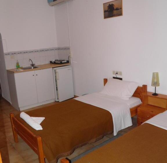 شقة غرفة واحدة, Galaxias Studios