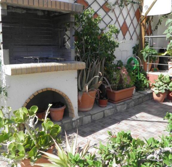 شقة غرفة واحدة, Galaxias Studios