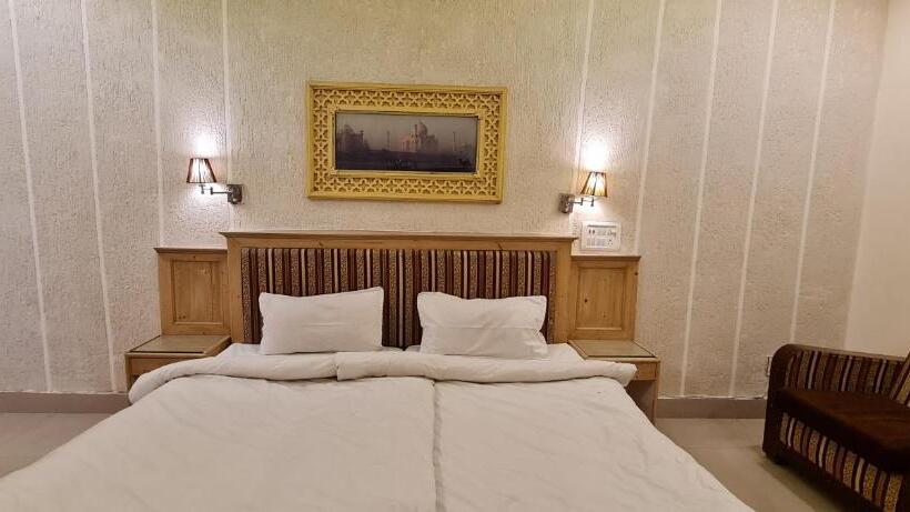 スーペリアールーム, Kamal Nearest To Taj Mahal