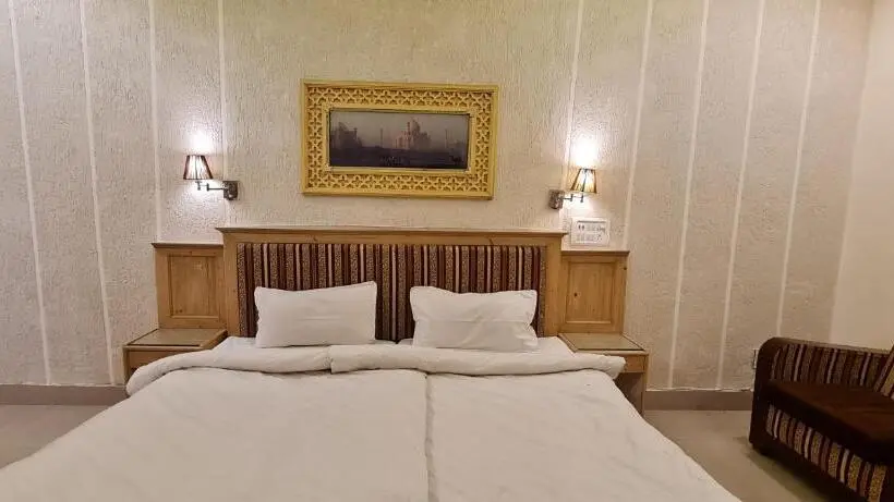 スーペリアールーム, Kamal Nearest To Taj Mahal
