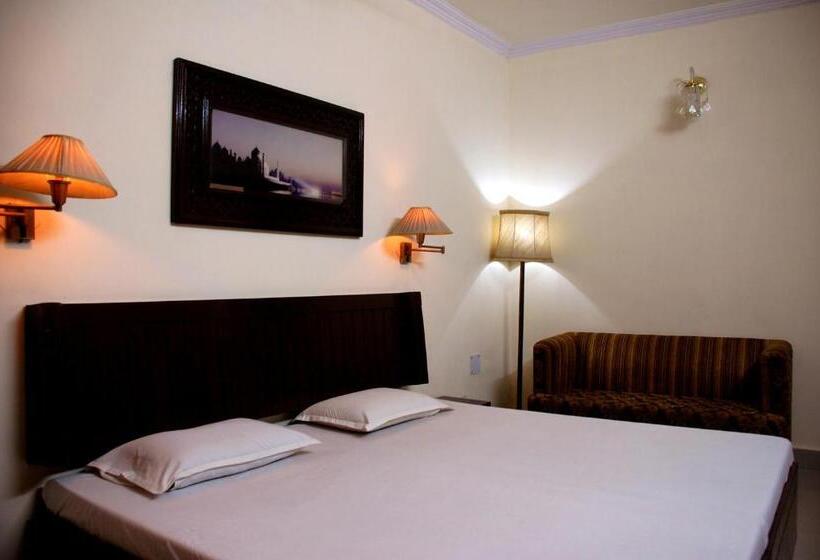 スーペリアールーム, Kamal Nearest To Taj Mahal