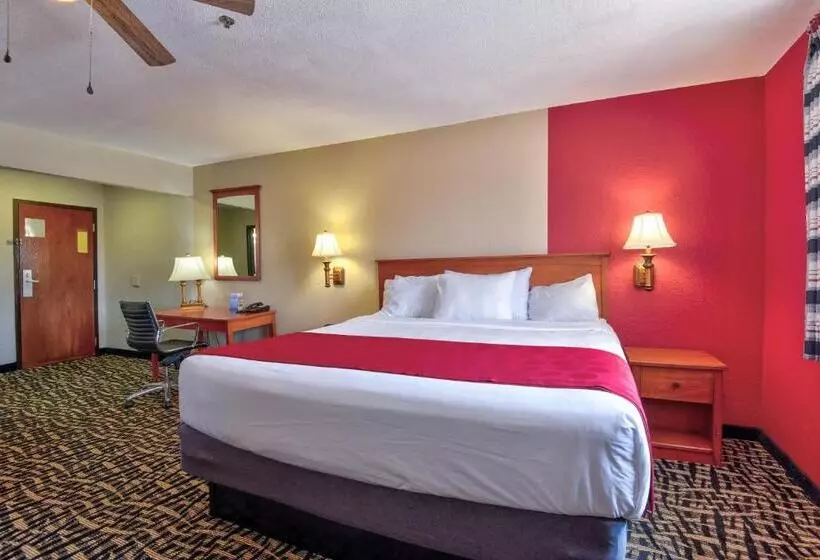 Deluxe Suite King Bed, Ramada By Wyndham Oklahoma City Airport North