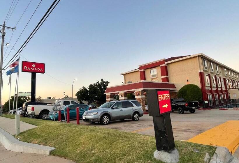 Люкс Deluxe Кровать Кинг, Ramada By Wyndham Oklahoma City Airport North