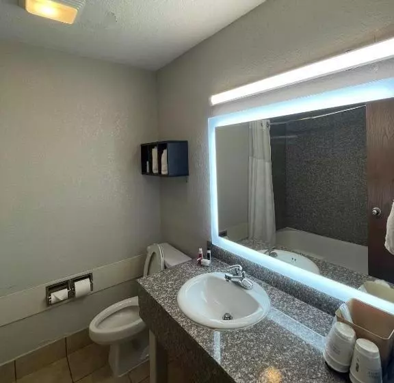 Deluxe-sviitti, Ramada By Wyndham Oklahoma City Airport North