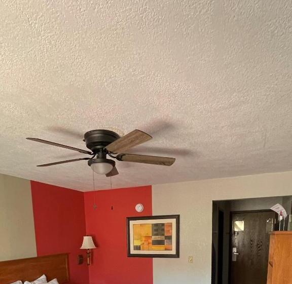 غرفة قياسية سرير كينج لذوى الإحتياجات الخاصة, Ramada By Wyndham Oklahoma City Airport North