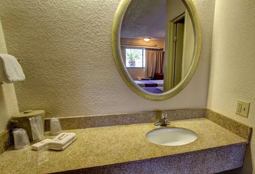 ２ダブルベッドのスタンダードルーム, Red Roof Inn Pensacola  I10 At Davis Highway