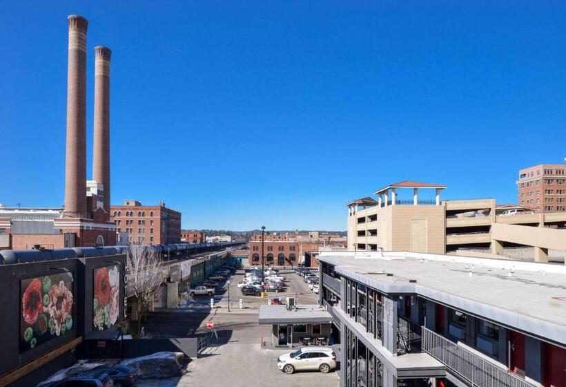带大床的标准间, Steam Plant