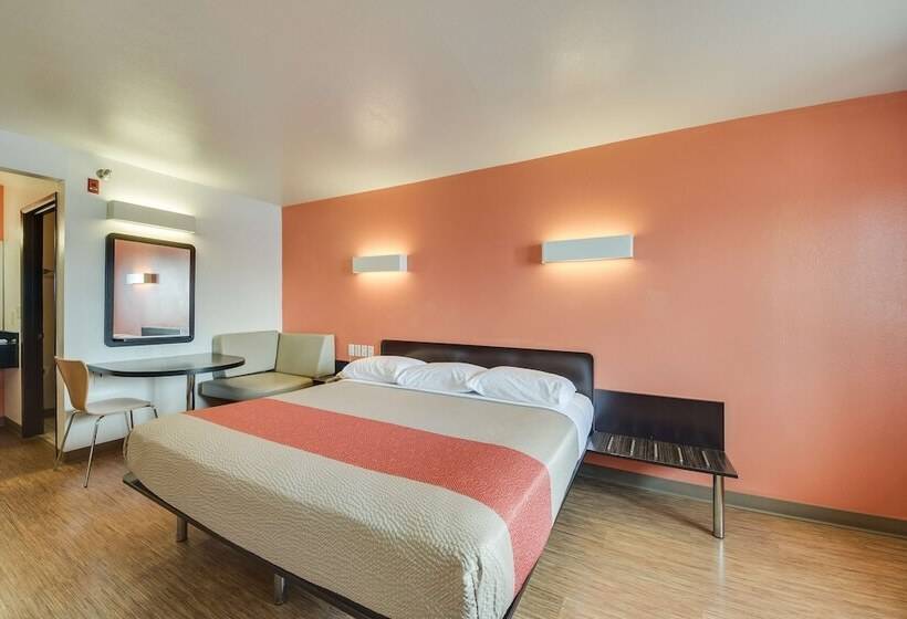 سوییت لوکس, Motel 6 Brownsville, Tx North