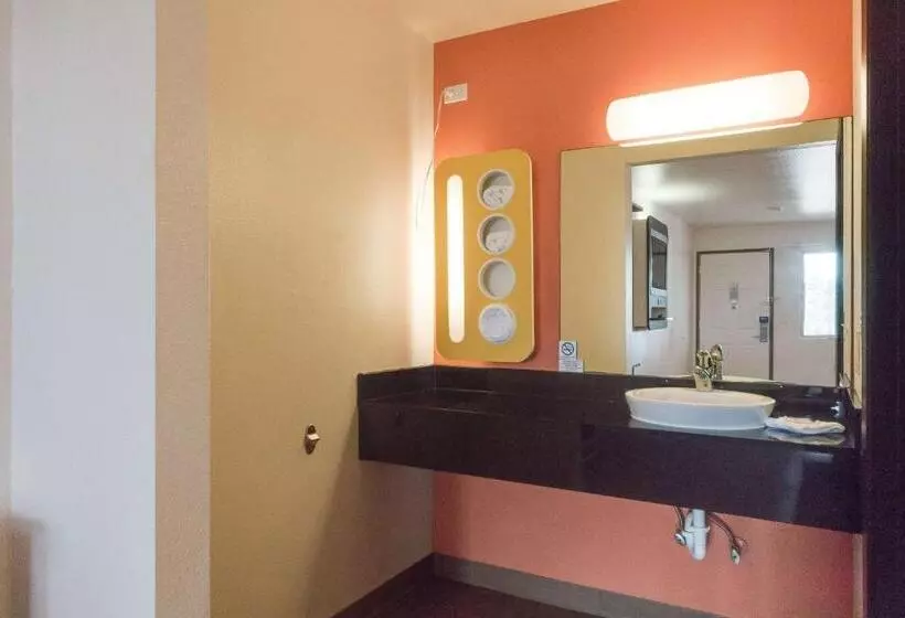 اتاق استاندارد, Motel 6 Brownsville, Tx North