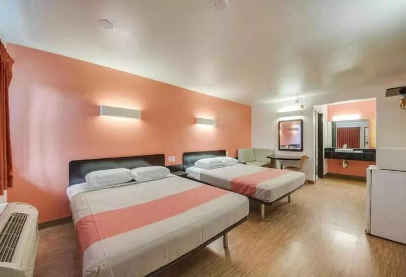 اتاق استاندارد, Motel 6 Brownsville, Tx North