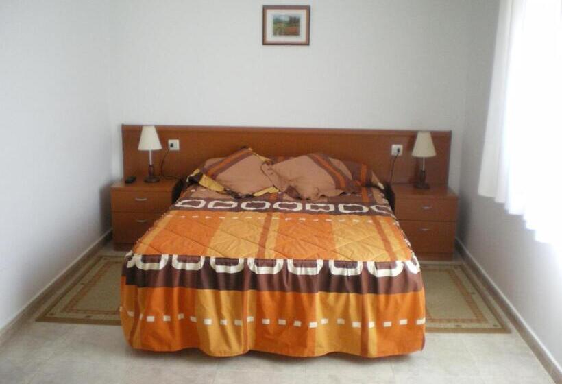 StandaardKamer, Pension As Termas