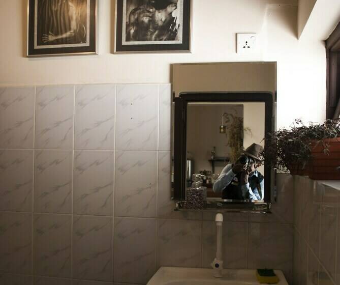 سرير فى غرفة مشتركه, The Oasis Hostel