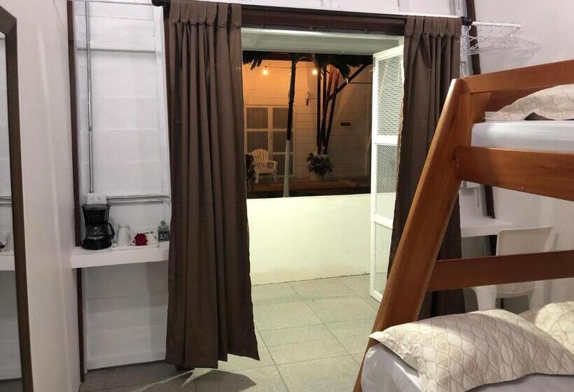 스탠다드 트리플 룸 풀장 전망, Ballena Dorada Lodge