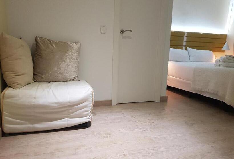Habitación Estándar con Balcón, Le Petit Palü Fuencarral