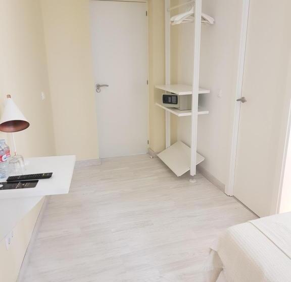 Habitación Estándar con Balcón, Le Petit Palü Fuencarral