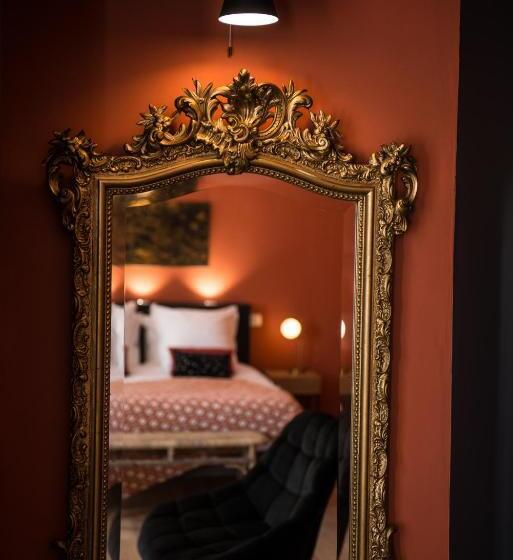 Deluxe Værelse, Une Autre Histoire