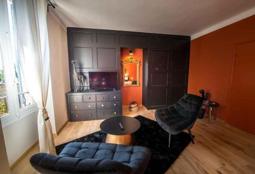 Deluxe Værelse, Une Autre Histoire