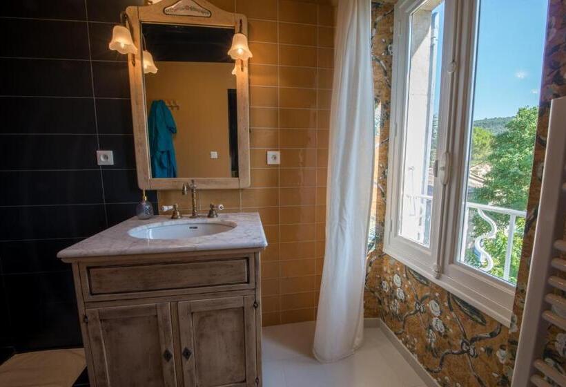 Standard Værelse King Size Seng, Une Autre Histoire