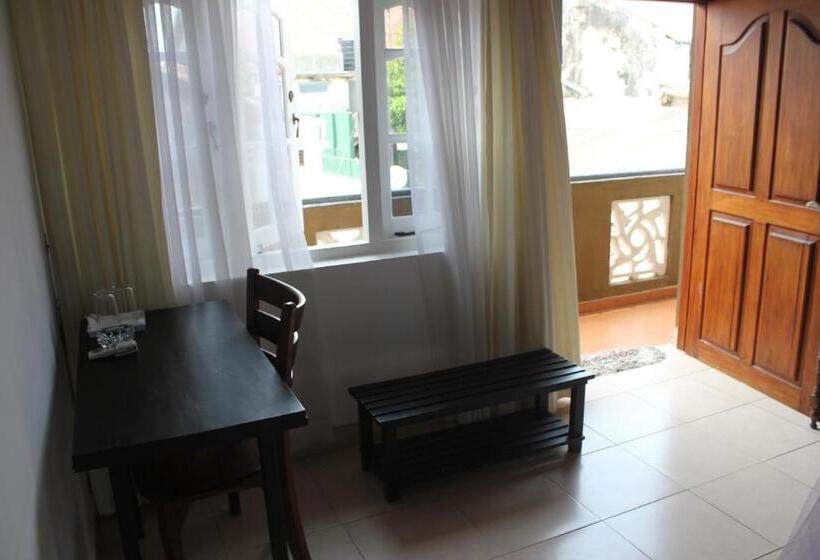 اتاق لوکس با تراس, Fort De 19 Villa   Galle Fort