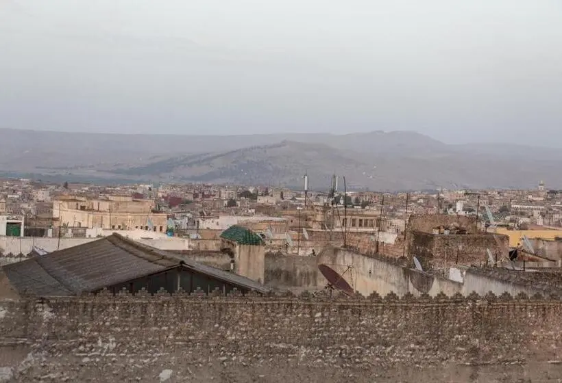 ファミリールーム, Dar Benelmahi