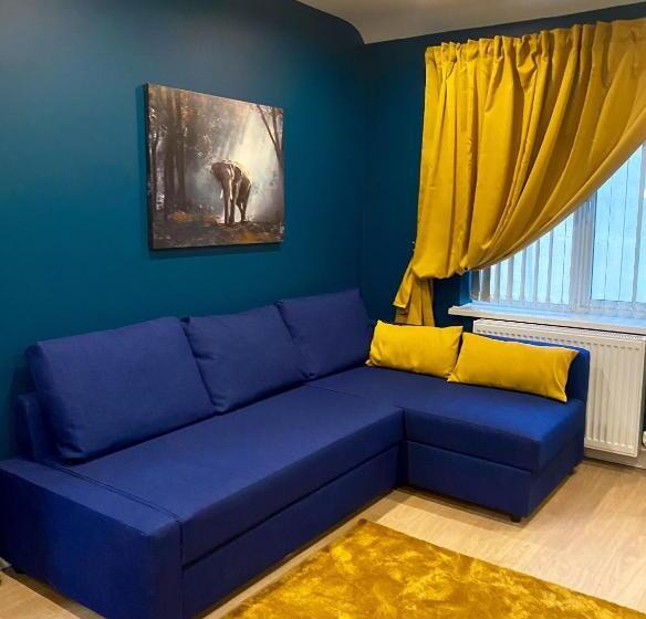 キングサイズベッドのスイートルーム, Sky City Apartments
