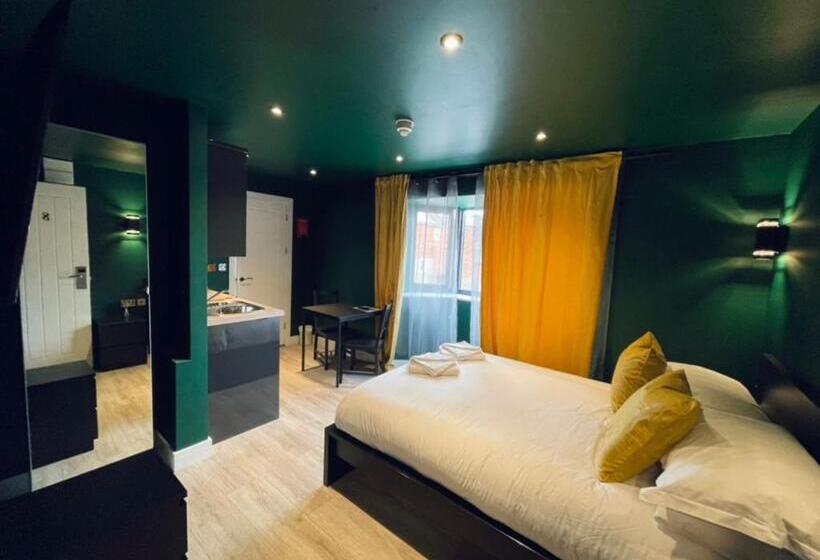 デラックススタジオ, Sky City Apartments