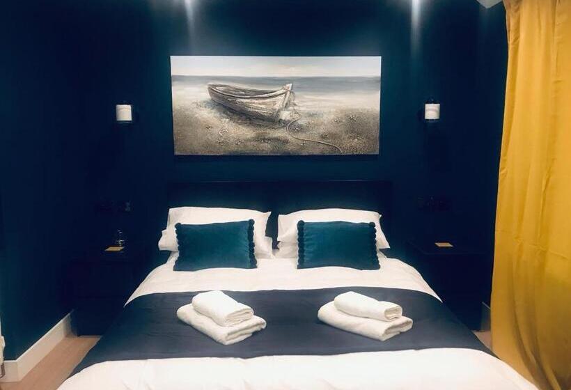 キングサイズベッドのスイートルーム, Sky City Apartments
