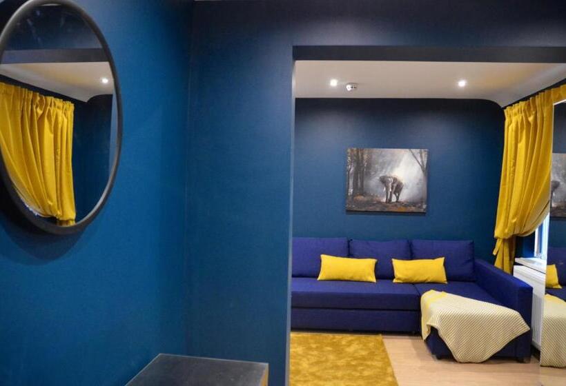 キングサイズベッドのスイートルーム, Sky City Apartments