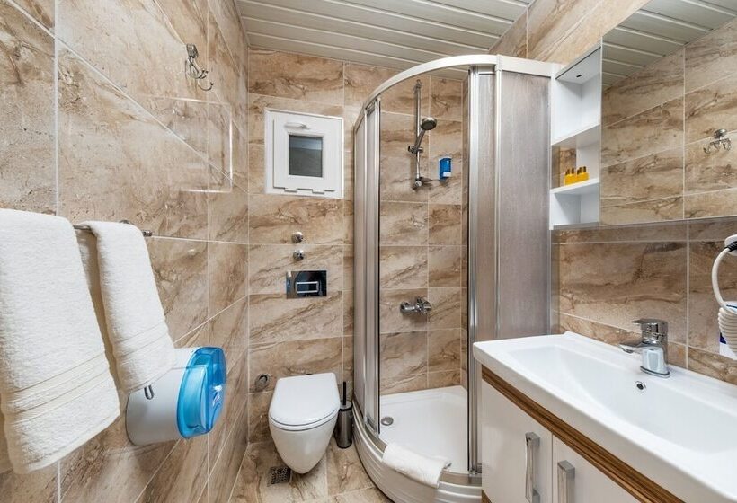 Quarto deluxe, Anelli