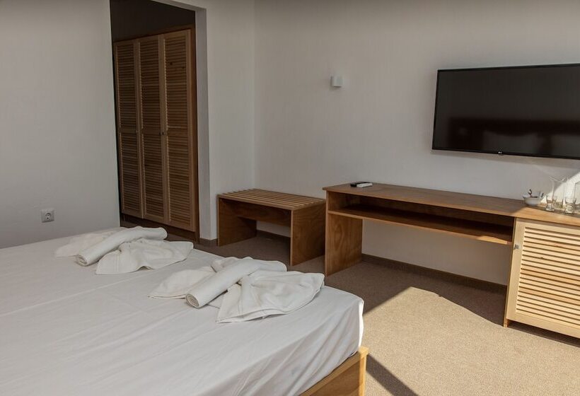 اتاق لوکس با بالکن, Ji