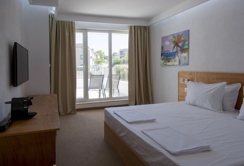 اتاق لوکس با بالکن, Ji