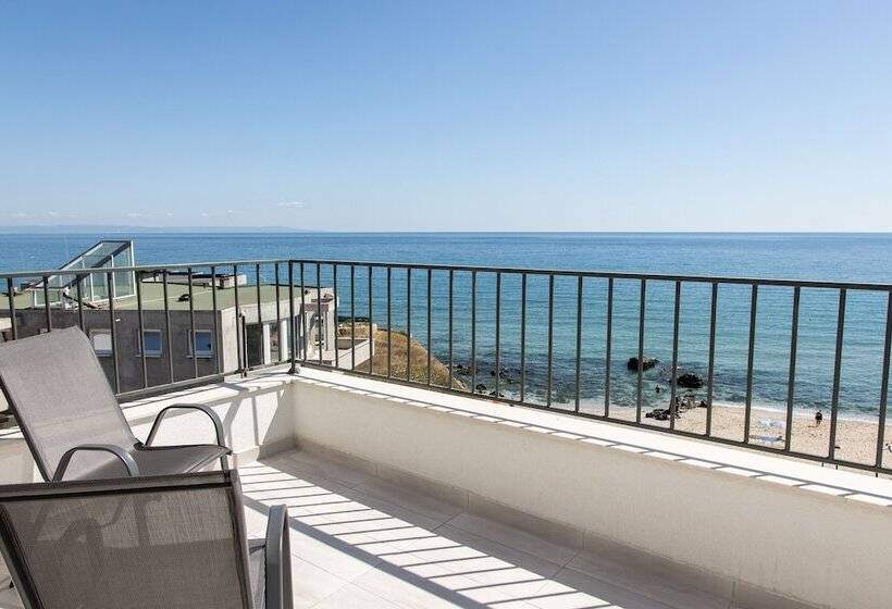 سوییت سوپریور با چشمانداز دریا, Ji