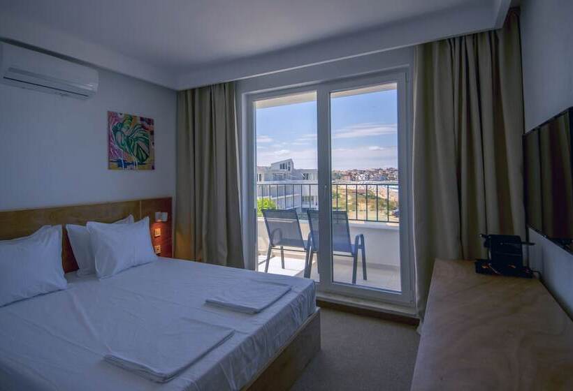 اتاق لوکس با بالکن و چشمانداز دریا, Ji