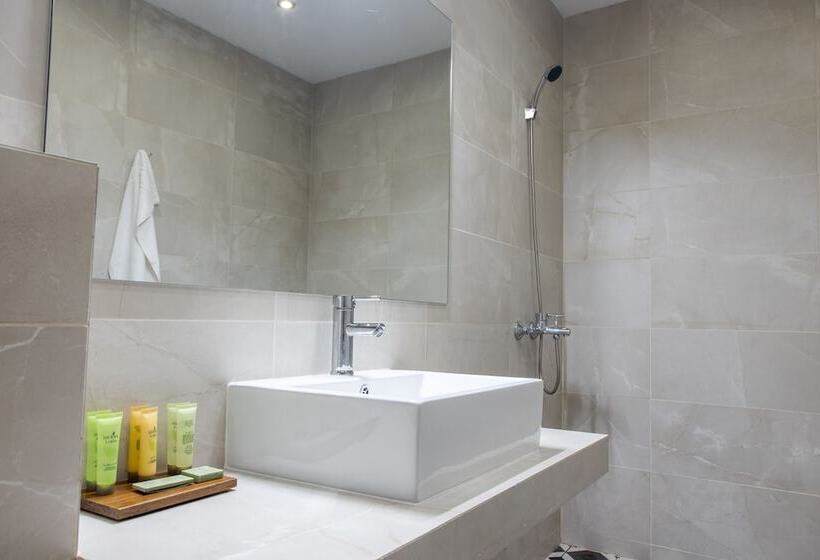 سوییت جونیور با چشمانداز دریا, Ji